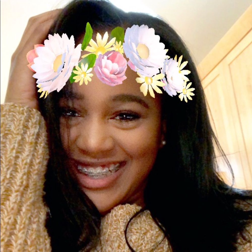 Meet your Posher, Amina